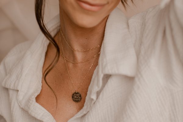 Birth Flower Garden Personalized Necklace - Jada Disc Online now